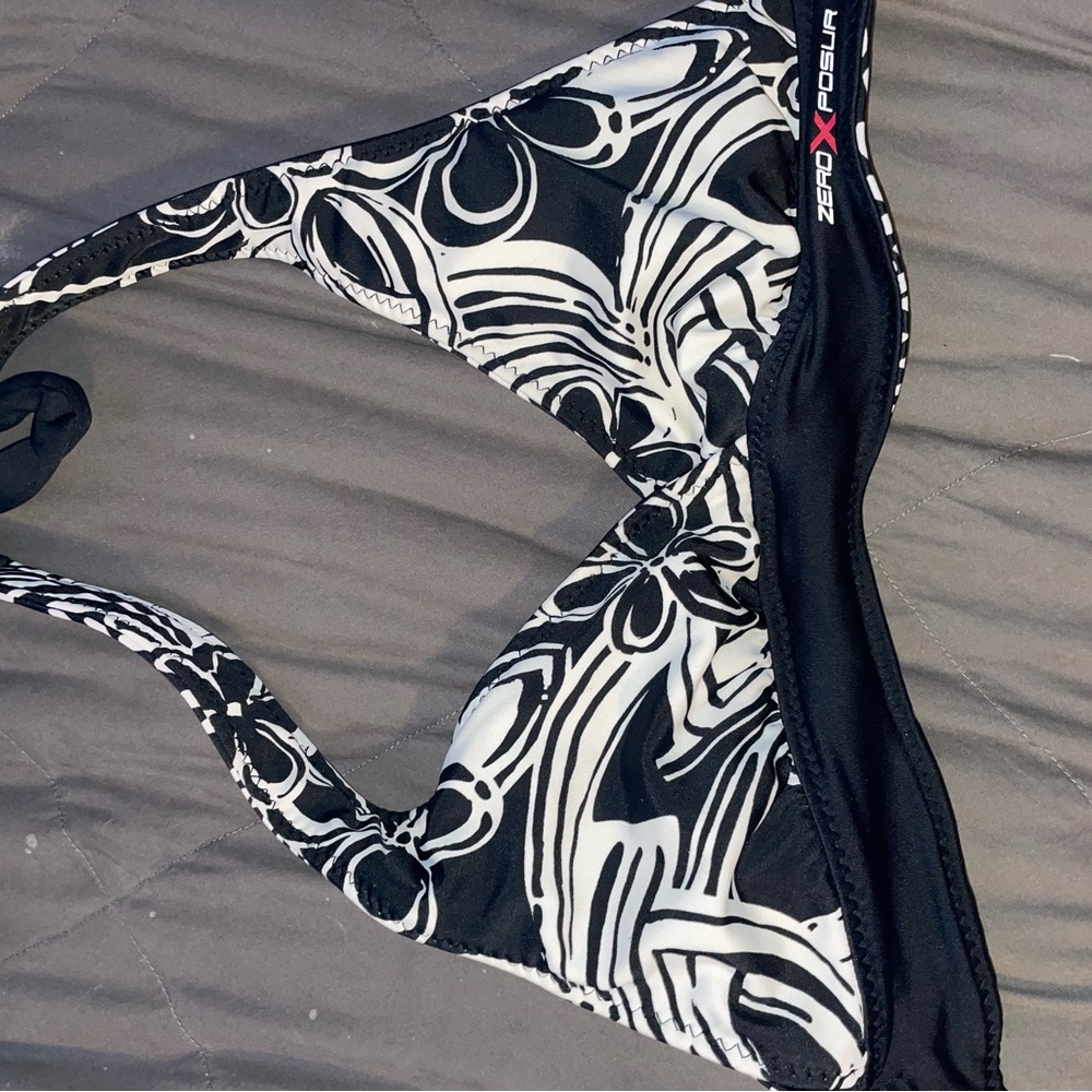 BUNDLE OF SWIMSUITS - Picture 9 of 13